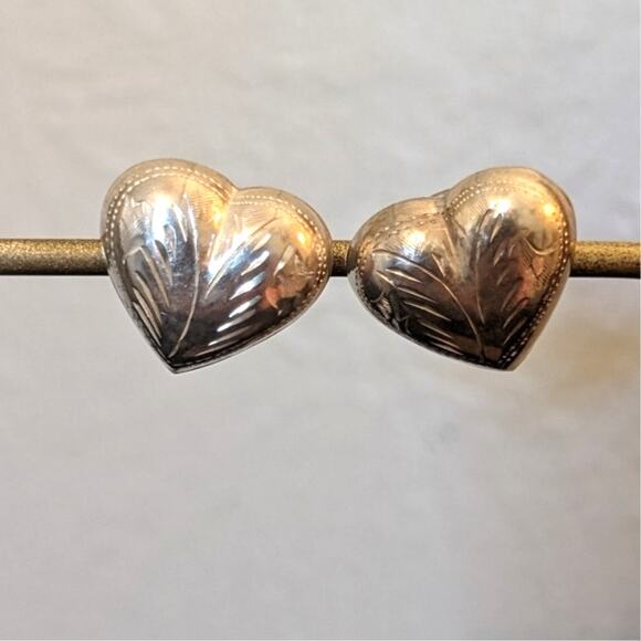 Vintage Puffed Etched Heart Post Marked 925 Sterling Silver Earrings - Picture 5 of 6